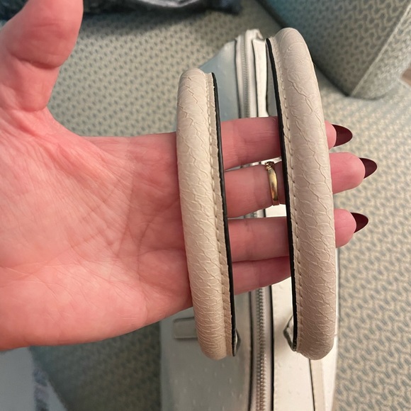 🚀 MASTER SALE Guess - 90s Handbag! - Picture 8 of 11